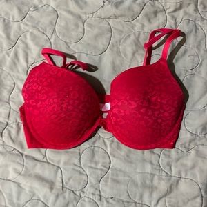 Victoria’s Secret pink 32D bra